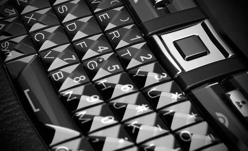 Компания Vertu выпустила свой первый смартфон Constellation Quest Компания Vertu выпустила свой первый смартфон Constellation Quest