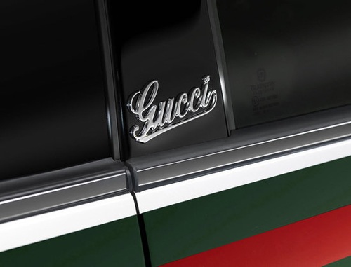 Специально для модниц: Fiat 500 одели в Gucci. ФОТО Специально для модниц: Fiat 500 одели в Gucci. ФОТО