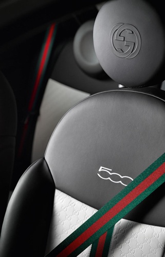 Специально для модниц: Fiat 500 одели в Gucci. ФОТО Специально для модниц: Fiat 500 одели в Gucci. ФОТО