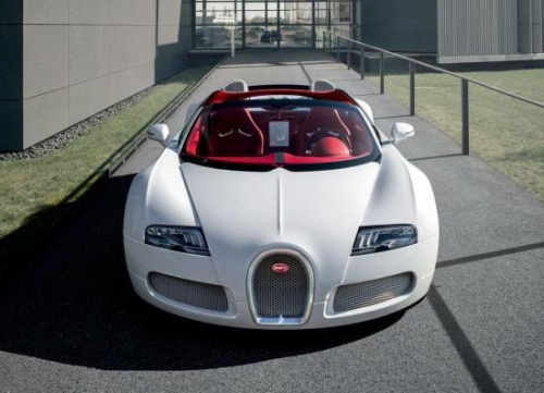 Bugatti представил уникальный фарфоровый суперкар. ФОТО Bugatti представил уникальный фарфоровый суперкар. ФОТО