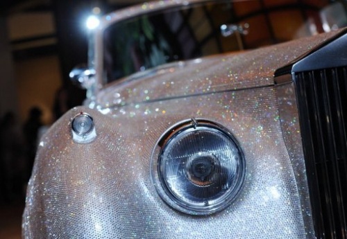 Винтажный Rolls Royce украсили миллионом кристаллов Swarovski Винтажный Rolls Royce украсили миллионом кристаллов Swarovski