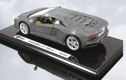 Роскошные суперкары усыпали тысячами кристаллов Swarovski Роскошные суперкары усыпали тысячами кристаллов Swarovski