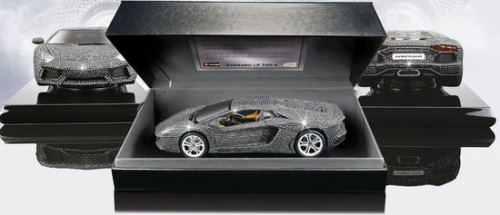Роскошные суперкары усыпали тысячами кристаллов Swarovski Роскошные суперкары усыпали тысячами кристаллов Swarovski
