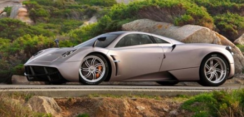 Игрушка для брюнетки: Первый суперкар Pagani Huayra достался светской львице Игрушка для брюнетки: Первый суперкар Pagani Huayra достался светской львице
