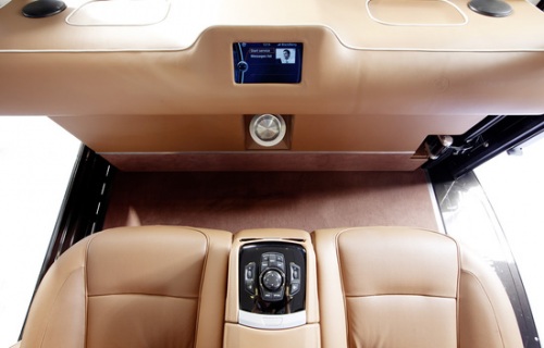 ��������������� ��� �������� � �������������: ���� �� ���������� ������ �� BMW 7-Series. ����